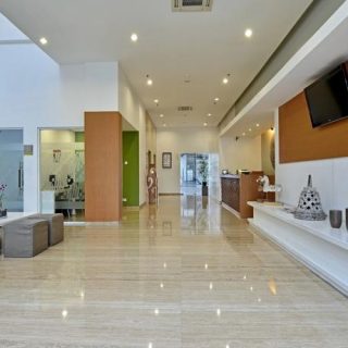 Suasana nyaman di ruang Whiz Hotel Pemuda Semarang