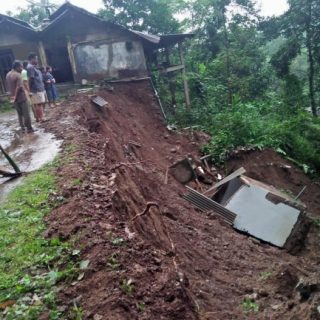 Kabupaten Temanggung sering menghadapi Bencana tanah longsor yang terjadi di Kabupaten Temanggung, baru-baru ini.