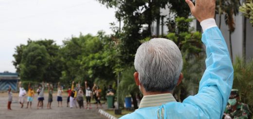 Gubernur Jateng memberikan dukungan moral kepada pasien Covid-19 di Asrama Haji Donohudan