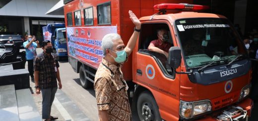 Gubernur Jateng Ganjar Pranowo memberangkatkan relawan dan bantuan logistik untuk korban gempa di Sulawesi Barat