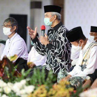 Gubernur Jateng Ganjar Pranowo ikut menghadiri Doa Bersama Lintas Agama