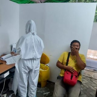 Terpidana Angga menjalani rapidtest sebelum dijebloskan ke LP Kedungpane, Semarang