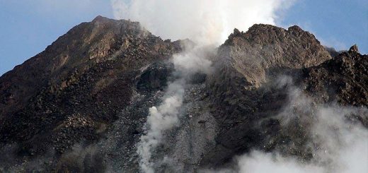 Kubah lava Gunung Merapi semakin besar