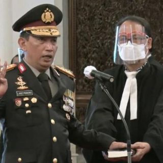 Jenderal Pol Listyo Sigit Prabowo diambil sumpahnya untuk menduduki jabatan Kapolri, di Istana Negara, Rabu (27/1/2021)
