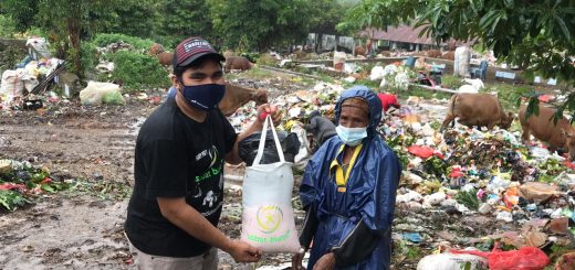 Aksi Sobat Bumi Jilid Tiga diiberi bantuan kepada pemulung