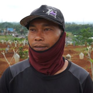 Maryadi, seorang penggali kubur Covid-19 di TPU Jatisari, Mijen, Kota Semarang