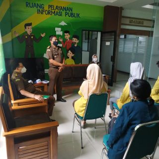 Tim Intelijen Kejakti Jateng memaparkan materi kepada peserta magang.