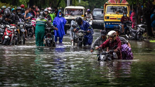Banjir masih mengitip wilayah Jateng pada senin ini hingga Selasa besok.