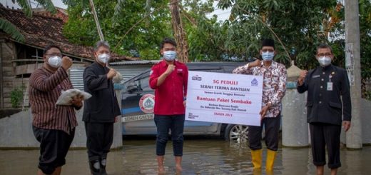 Semen Gresik melalui CSR Cepat Tanggap menyalurkan bantuan kepada para korban banjir di Demak.