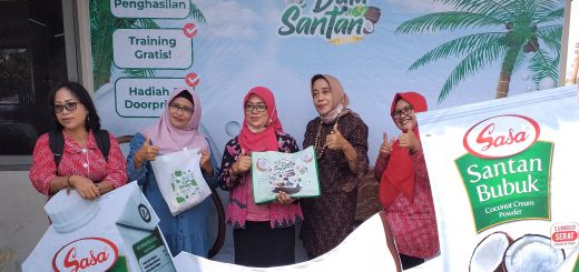 Para peserta Sasa Duta Santan 2021 bersama foto bersama Lurah Bulusan, Kota Semarang Utami Raharja
