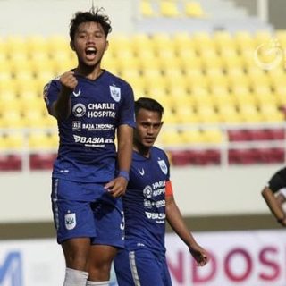 Farrel Arya Trisandika meluapkan kegembiraan seusai mencetak gol ke gawang Tira Persikabo