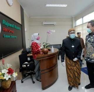 Wali Kota Semarang Hendrar Prihadi meninjau kantor cabang baru PT Rajawali Nusindo