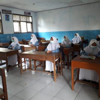 Sekolah tatap muka di tengah pandemi Covid-19