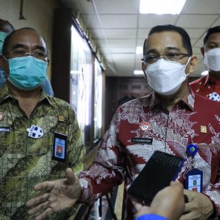 Kakanwil Kemenkumham Jateng, A Yuspahruddin memberi keterangan pers usai menemui Gubernur Ganjar Pranowo