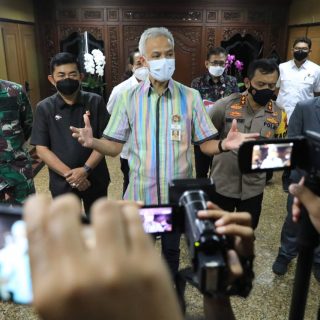 Gubernur Jateng Ganjar Pranowo paparkan hasil rapat Forkopimda, di kantor gubernuran