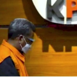 Melalui serangkaian pemeriksaan, Nurdin Abdullah akhirnya ditetapkan sebagai tersangka oleh KPK.