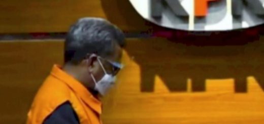 Melalui serangkaian pemeriksaan, Nurdin Abdullah akhirnya ditetapkan sebagai tersangka oleh KPK.