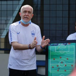 Dragan Djukanovic saat melatih PSIS sebelum berangkat ke Piala Menpora 2021