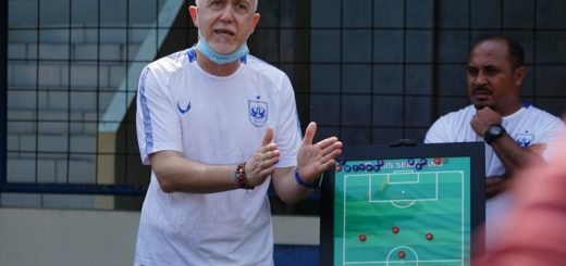 Dragan Djukanovic saat melatih PSIS sebelum berangkat ke Piala Menpora 2021