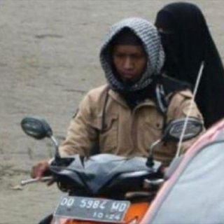 Pasangan suami istri terduga pelaku bom bunuh diri di Gereja Katedral Makassar tertangkap kamera CCTV