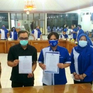 DPD Partai Demokrat Jateng menyerahkan dokumen ke KPU