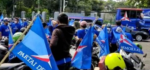 Pendukung AHY saat menuju gedung KPU.