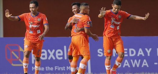 Pencetak hattrick Persiraja Banda Aceh, Assanur Rijal melakukan selebrasi bersama rekan-rekannya.