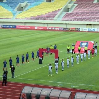 Laga Arema FC melawan Persikabo menjadi awal dari pertandingan Piala Menpora 2021 sekaligus menandai dimulai grengseng pertandingan sepak bola di tengah pandemic Covid-19.