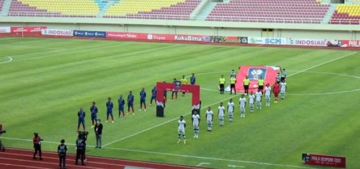 Laga Arema FC melawan Persikabo menjadi awal dari pertandingan Piala Menpora 2021 sekaligus menandai dimulai grengseng pertandingan sepak bola di tengah pandemic Covid-19.