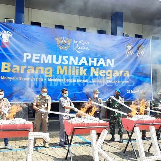 14 ton rokok ilegal hasil operasi KPPBC Kudus dimusnahkan