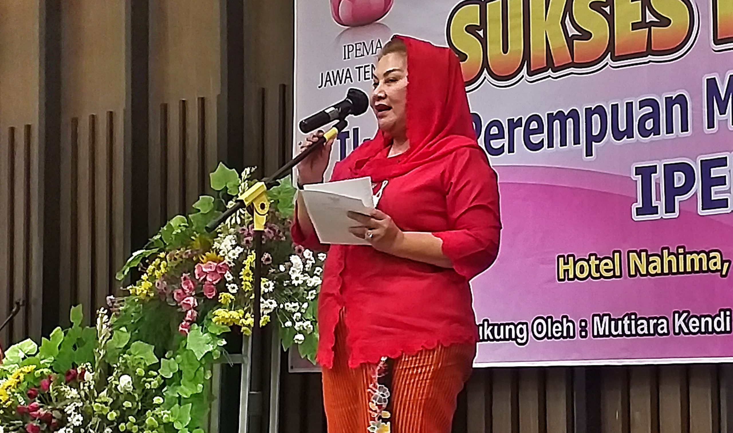 Wakil Walikota Semarang Hevearita Gunaryanti Rahayu memberikan sambutan pada acara pelantikan pengurus Ipema Jateng.