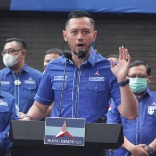 AHY mengucapkan terima kasih kepada Presiden Jokowi seusai keputusan pemerintah untuk menolak kepengurusan Partai Demokrat pimpinan Moeldoko.