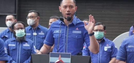 AHY mengucapkan terima kasih kepada Presiden Jokowi seusai keputusan pemerintah untuk menolak kepengurusan Partai Demokrat pimpinan Moeldoko.