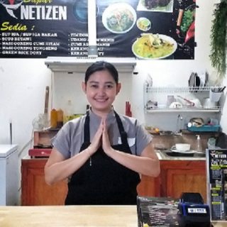 Nuri Wulandari, pemilik Dapur Netizen di Food Court Apartemen Candiland Semarang Lantai 1.