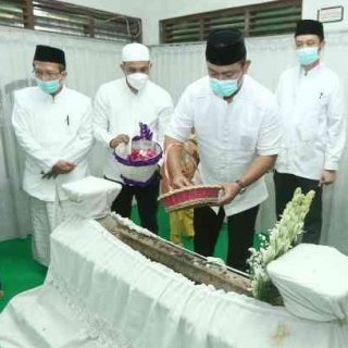 Hendrar Prihadi ziarah ke salah satu ulama pendiri Kota Semarang