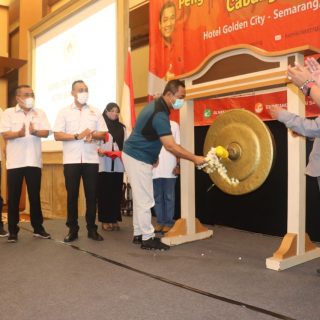 Wali Kota Semarang, Hendrar Prihadi membuka RAT KONI Kota Semarang di Hotel City Semarang, Sabtu (3/4).