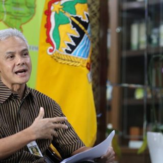 Gubernur Ganjar Pranowo hadir dan berbicara di acara Peluncuran Aksi Pencegahan Korupsi Tahun 2021–2022 yang diselenggarakan secara daring, Selasa (13/4)