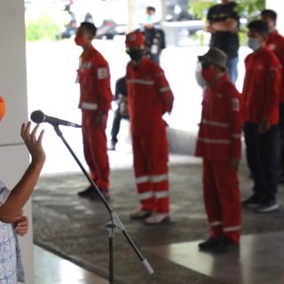 Gubernur Ganjar Pranowo melepas relawan untuk membantu penanganan bencana di Jatim