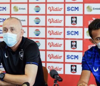 Djukanovic dan Hari Nur saat konferensi pers secara virtual di Hotel Ascent Premiere, Malang ,Kamis (8/4).