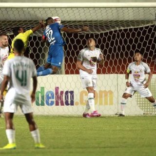 Sundulan Victor Igbonefo yang membuat Persib mampu menyamakan kedudukan 1-1 atas PSS Sleman.