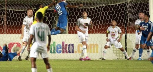 Sundulan Victor Igbonefo yang membuat Persib mampu menyamakan kedudukan 1-1 atas PSS Sleman.