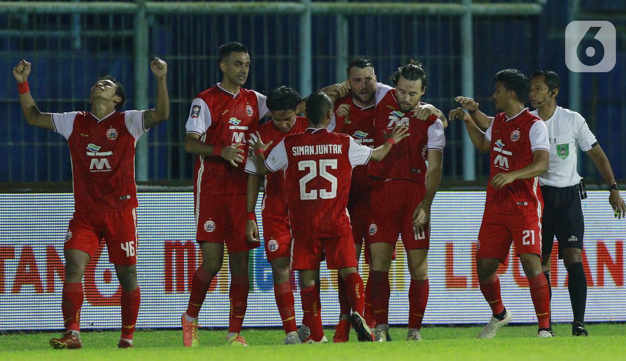 Para pemain Persija Jakarta merayakan gol yang dijaringkan Marc Klok
