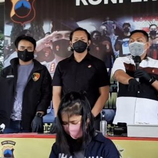 Kasat Reskrim Polrestabes Semarang AKBP Indra Mardiana memberikan penjelasan saat gelar perkara pencurian dan kekerasan di Mapolrestabes Semarang.