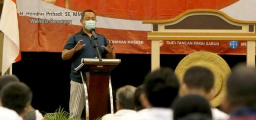 Wali Kota Semarang Hendrar Prihadi membuka Rapat Anggota Tahunan KONI Semarang.