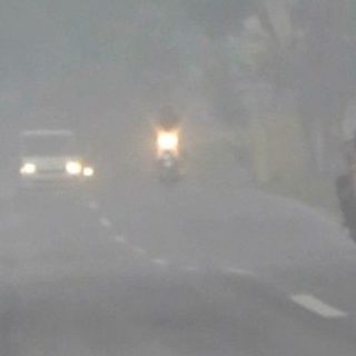 Wilayah Cepogo, Boyolali dipenuhi dengan abu Gunung Merapi, sehingga para pengguna jalan harus ekstra hati-hati dalam menjalankan kendaraannya.