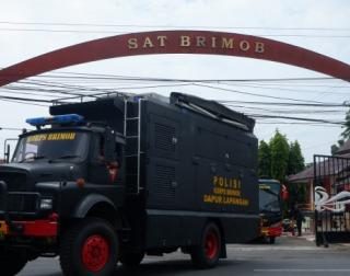 Sejumlah armada milik Polda Jateng dikerahkan ke NTT untuk membantu masyarakat terdampak banjir Flores.