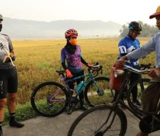 Gubernur Jateng Ganjar Pranowo dan istri ikut meramaikan penyelenggaraan Borobudur Duathlon 2021 yang digelar Sabtu (29/5)