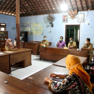 Kadinkes Jateng Yulianto Prabowo melakukan kunjungan kerja ke Pati terkait kasus Covid-19 di Kuryokalangan.