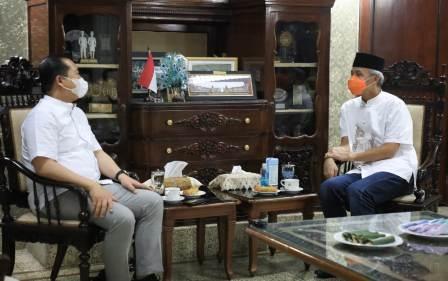 Duta Besar Indonesia untuk Turki, Lalu Muhammad Iqbal, mengunjungi Gubernur Jawa Tengah, Ganjar Pranowo, di rumah dinasnya Puri Gedeh Kota Semarang, Sabtu (1/5) malam
