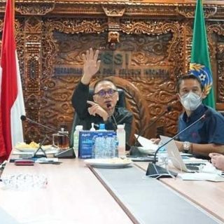 Ketua PSSI Mochamad Iriawan (tengah) saat rapat dengan komite eksekutif PSSI.